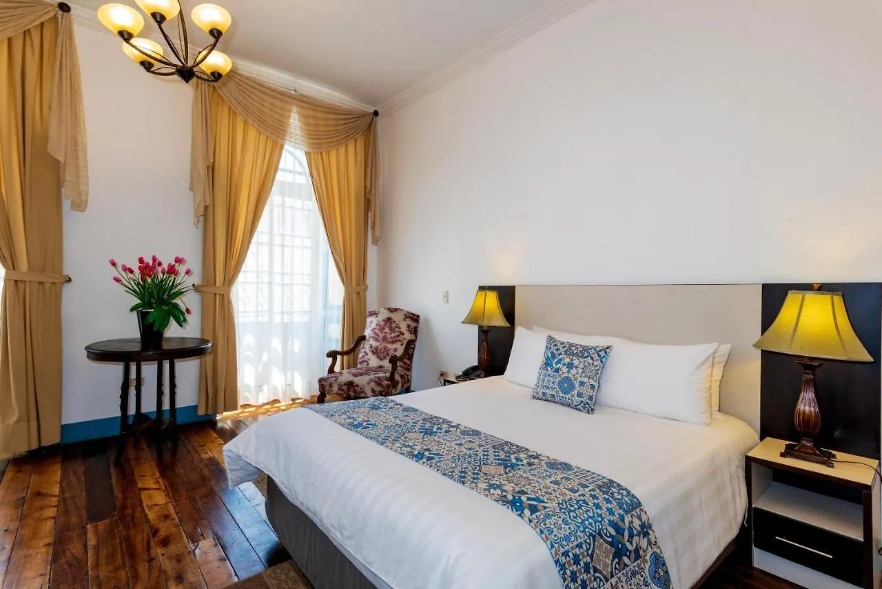 Del Parque Hotel & Suites Cuenca Bed & Breakfast