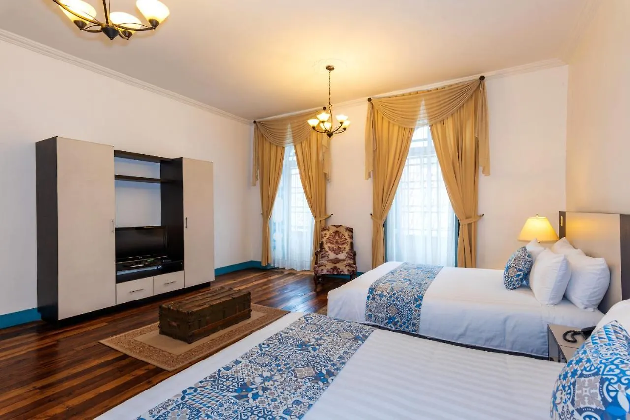 Del Parque Hotel & Suites Cuenca 3*,  Ecuador