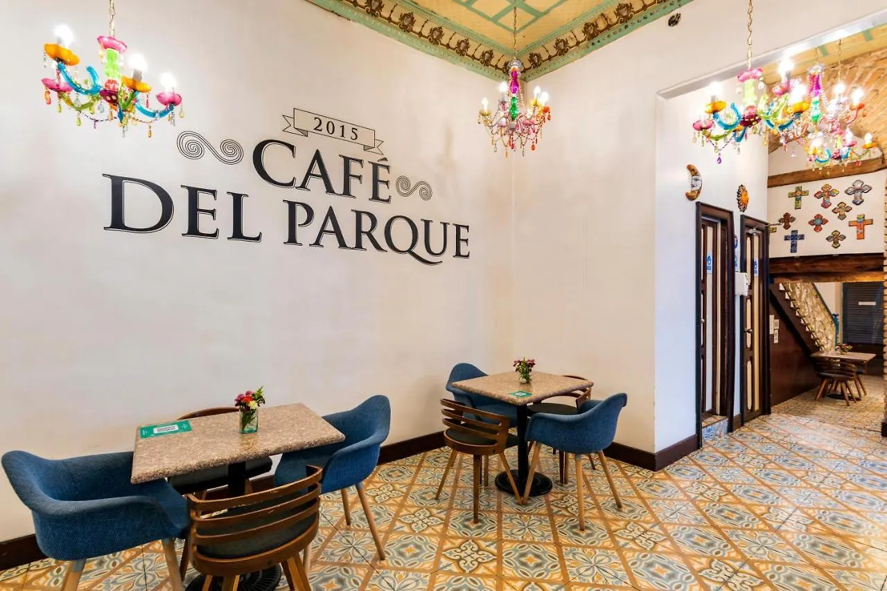 Del Parque Hotel & Suites Cuenca Bed & Breakfast