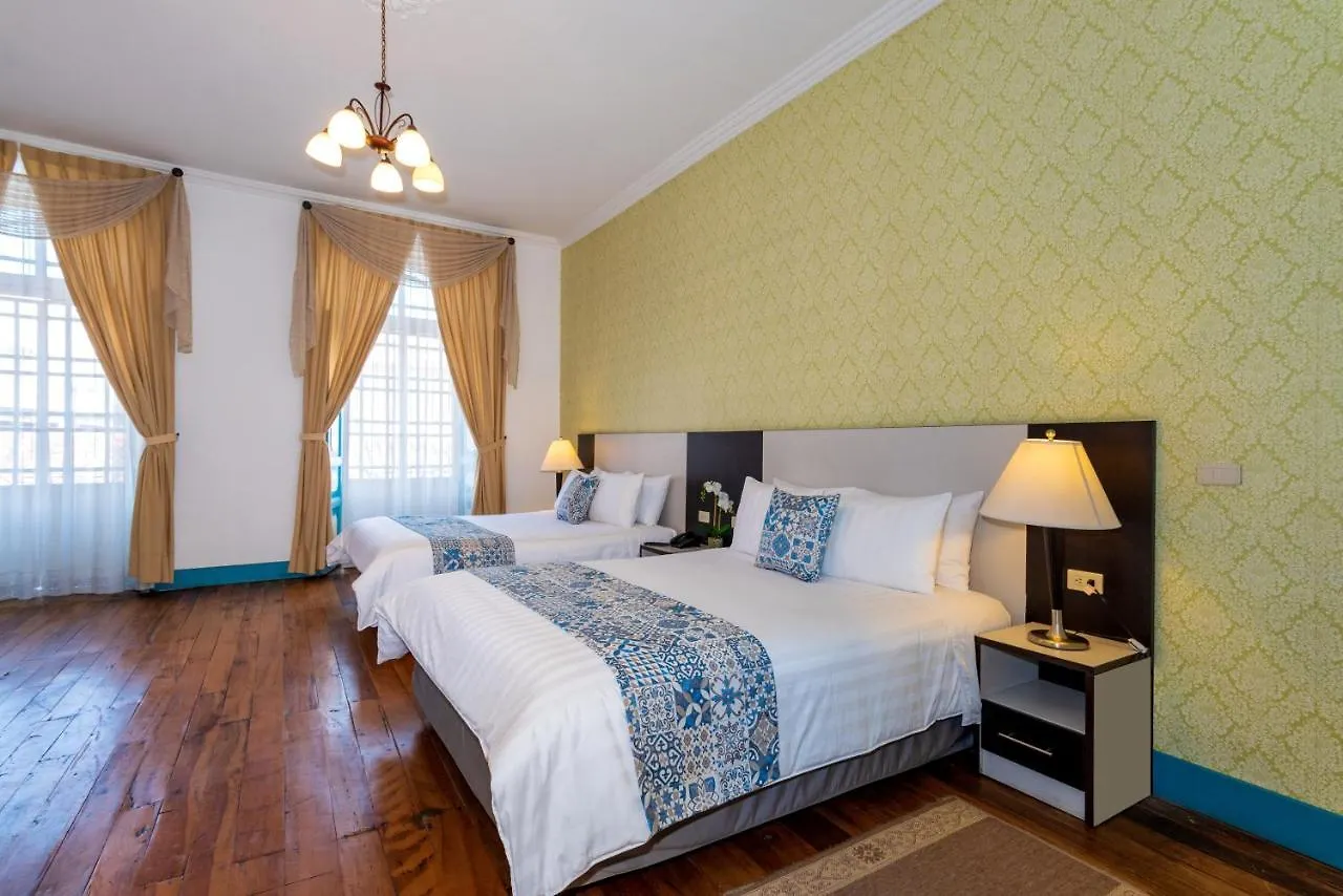Bed & Breakfast Del Parque Hotel & Suites Cuenca