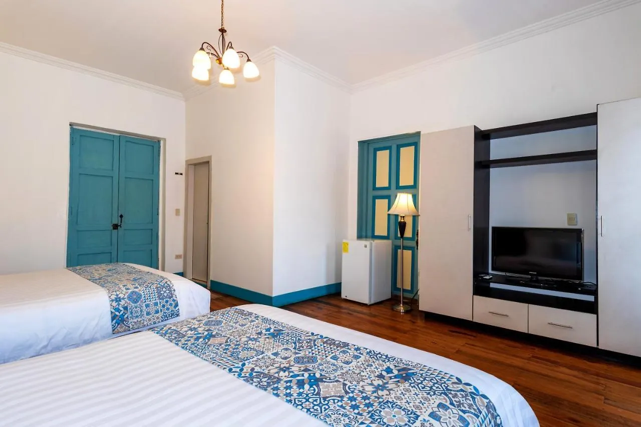 Del Parque Hotel & Suites Cuenca Bed & Breakfast